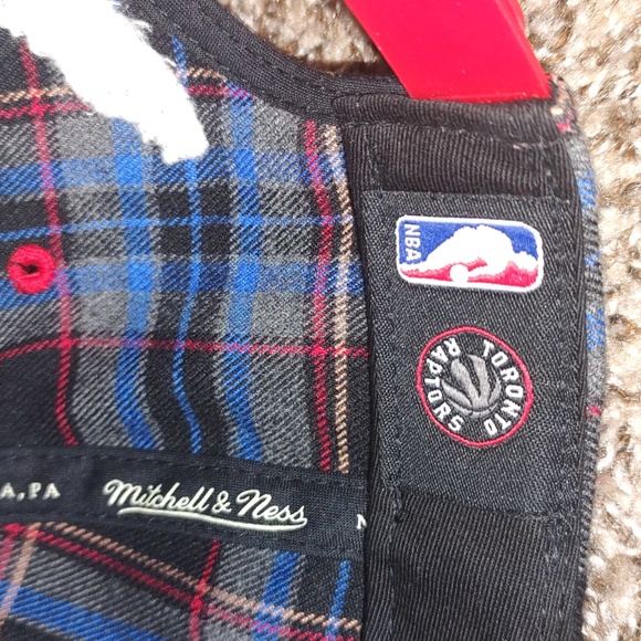 Mitchell & Ness NBA Mens Purple Toronto Raptors Spray Paint Snapback Hat OSFA - Picture 11 of 11